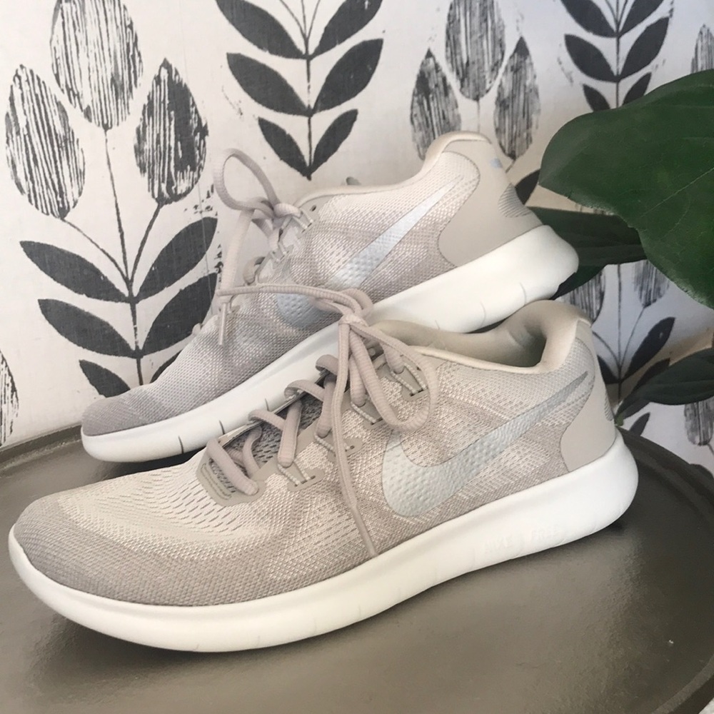 •Nike Free Tennis Shoes•